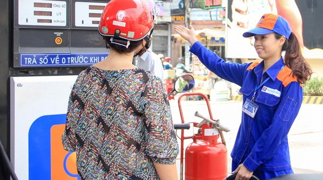 Petrolimex ăn mừng 1 năm lãi lớn dù giá xăng liên tục giảm