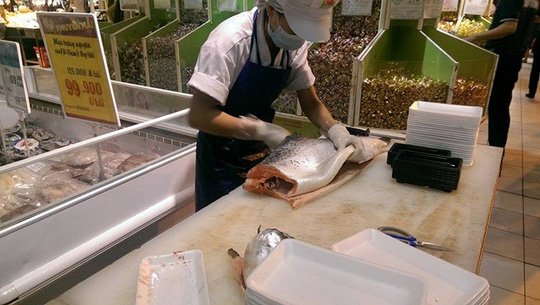 Đi chợ Việt, mua cá ngoại