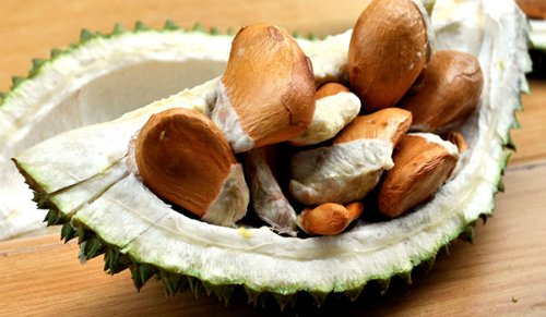 Hạt sầu riêng giá trị hơn… quả
