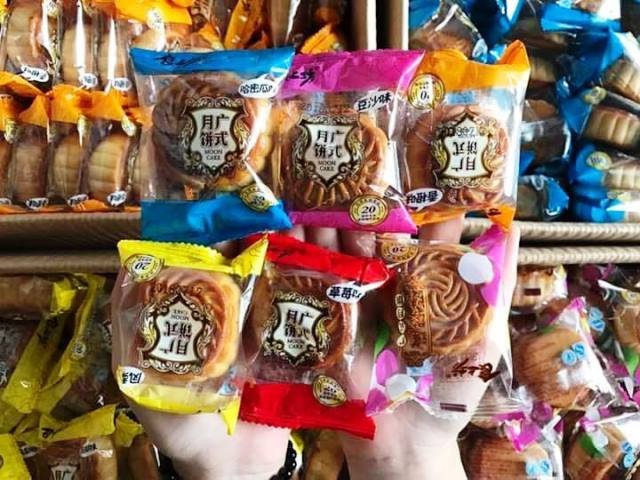 Bánh trung thu mini siêu rẻ đổ bộ về các vùng quê