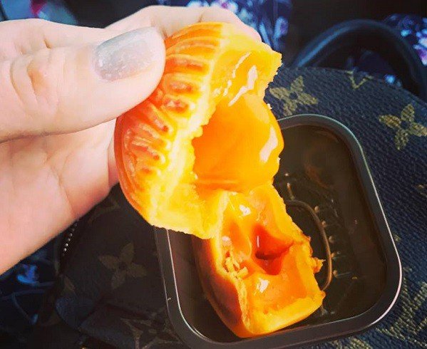 Cẩn trọng với bánh trung thu xách tay