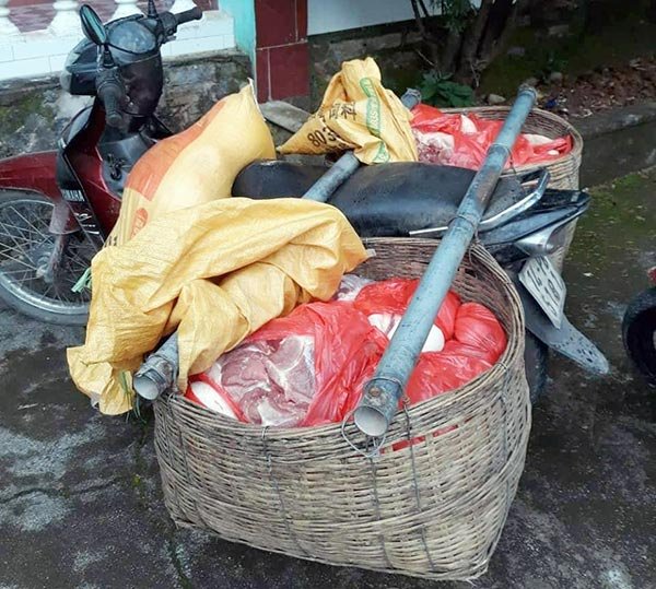 Nhộn nhịp lợn “xách tay” ở vùng biên