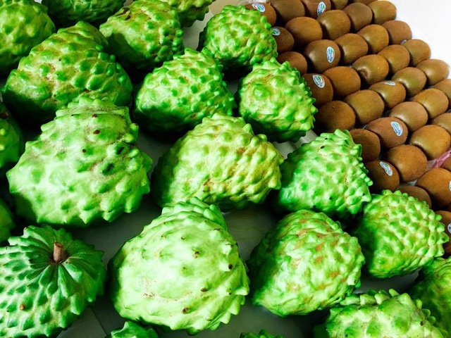 Xính ngoại, người dùng ưa chuộng loại mãng cầu nhập khẩu giá cao
